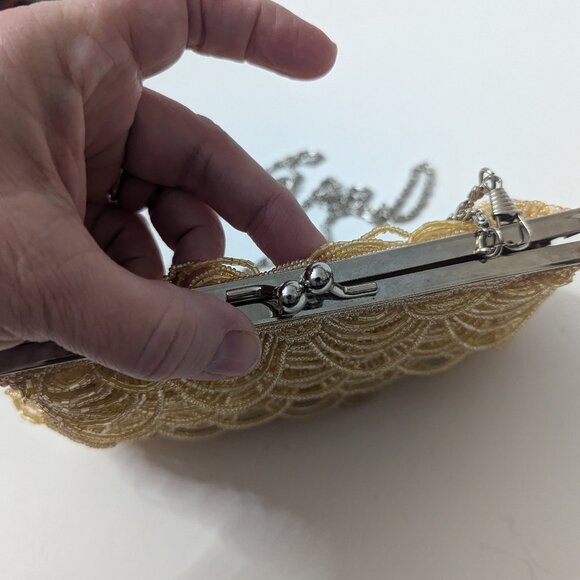 Excellent condition vintage 1960s gold scalloped beaded purse - Picture 10 of 16